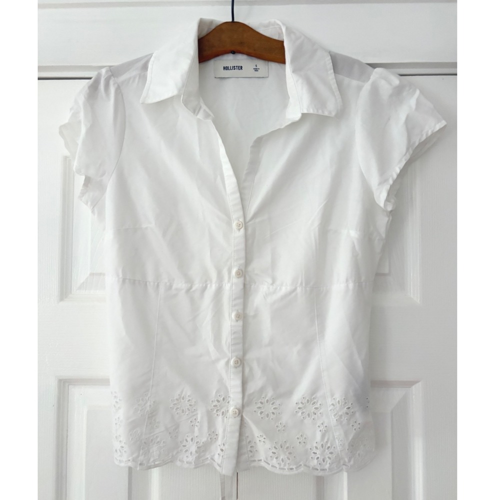 Hollister White Eyelet Embroidered Hem Tie Back Short Sleeve Shirt Small